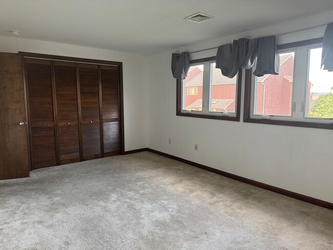Building Photo - 211 Skyview Dr