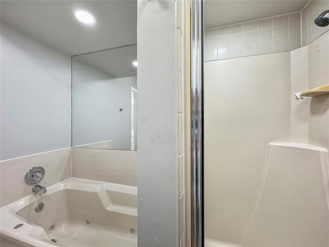 Building Photo - 2108 Shorewood Ln
