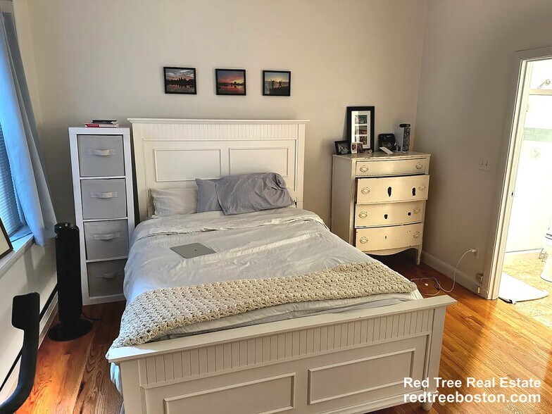 Building Photo - 202 St Paul St