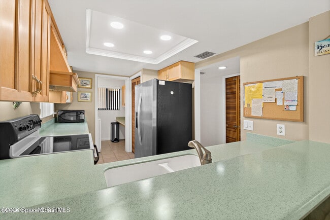 Building Photo - 8494 Ridgewood Ave