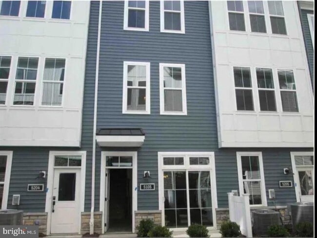 Building Photo - 5105 Donatello Dr