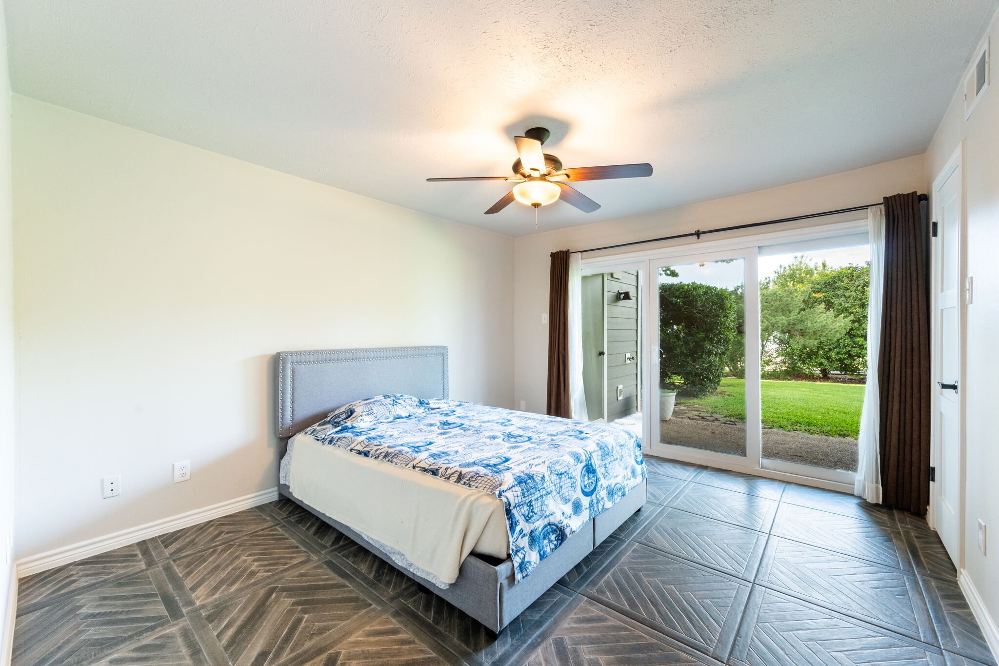 Building Photo - 300 Rush Creek Dr