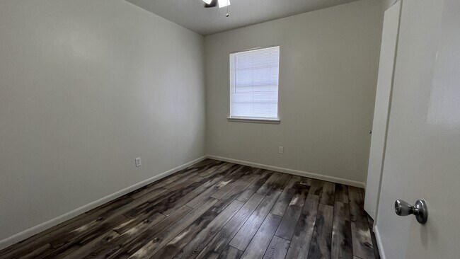 Building Photo - 2221 Candy Ln