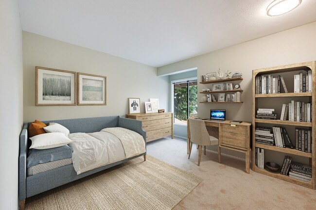 Building Photo - Renovated Townhome