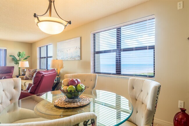 Building Photo - 545 Garfield Ave