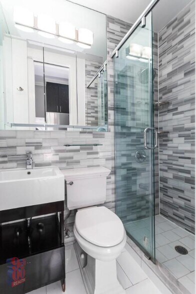 Building Photo - 199 E 3rd St