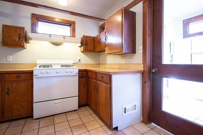 Building Photo - 416 E Huntsville Rd