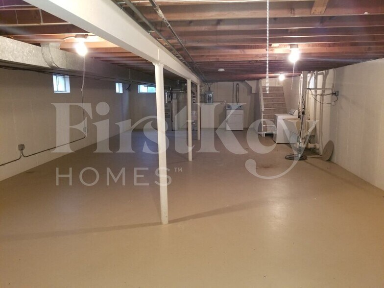 Building Photo - 1526 Mandel Ave