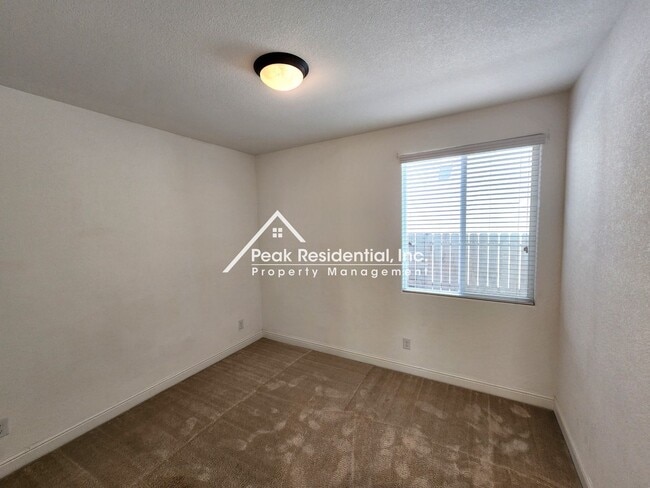 Building Photo - Very Nice 4bd/3ba Elk Grove Home in Gated Community!