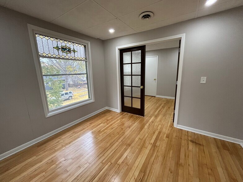 Building Photo - 512 8th Ave NE