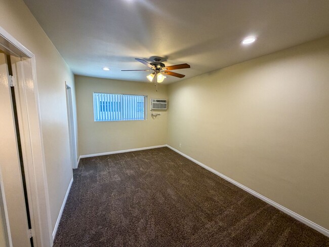 Building Photo - 2227 E Westport Dr