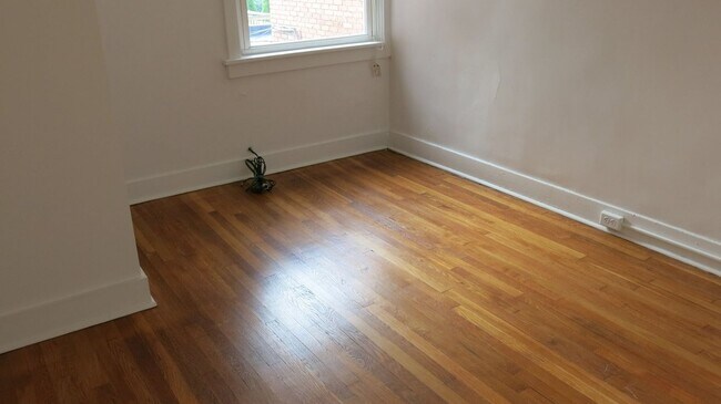 Building Photo - Available January 1,2026 Lease ends July 27th 2026