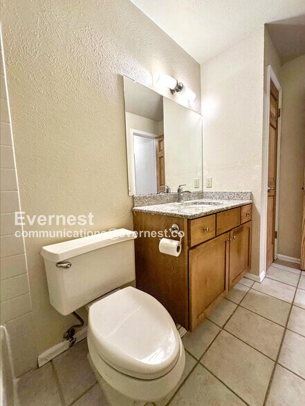 Building Photo - 777 Poplar Ave