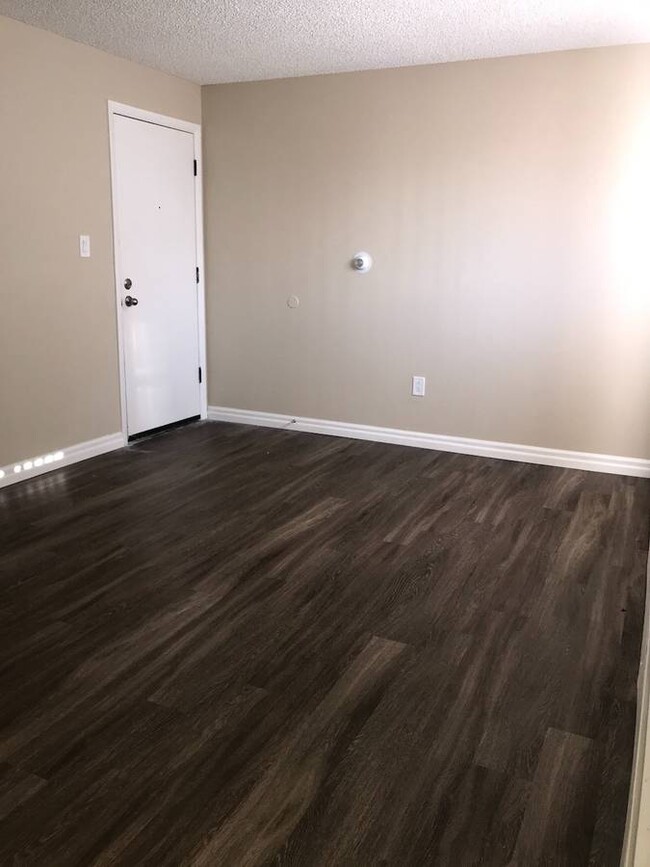 Envision your dream space in this open and adaptable room with contemporary wooden flooring. - 5361 Delaware