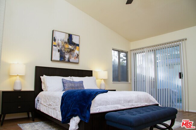 Building Photo - 8506 Blue Heron Dr