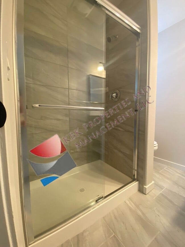 Building Photo - MDL-909 Douglas