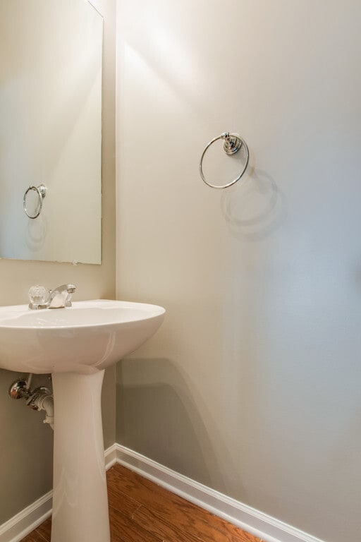 Building Photo - This 3 BR/2.5 BA Oak Hill Townhome Should Satisfy Your Standards!!!