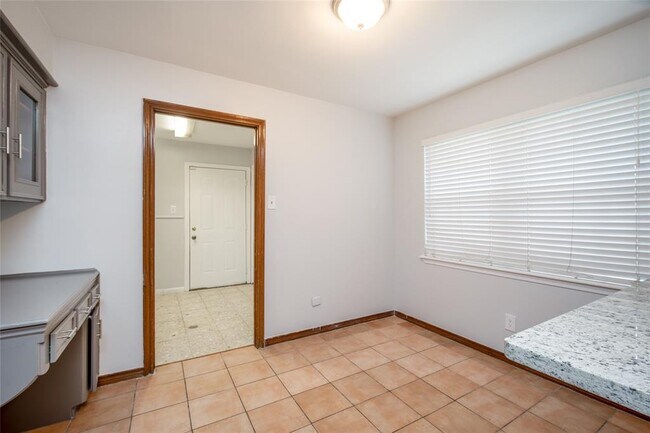 Building Photo - 15319 Paseo Del Rey Dr