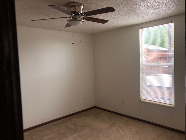 Building Photo - Central a/c & heating | Off-street parking | Close to downtown Golden