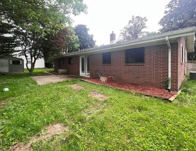 Building Photo - 3B2B Ranch in West Lafayette school system