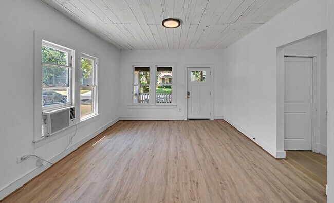 Building Photo - 909 N 10th St