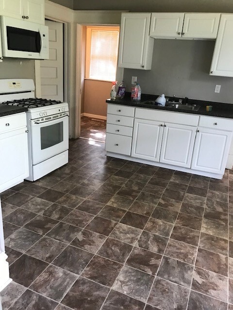 Building Photo - Large 4 bedroom 1 bath house in St Paul Eastside area!!