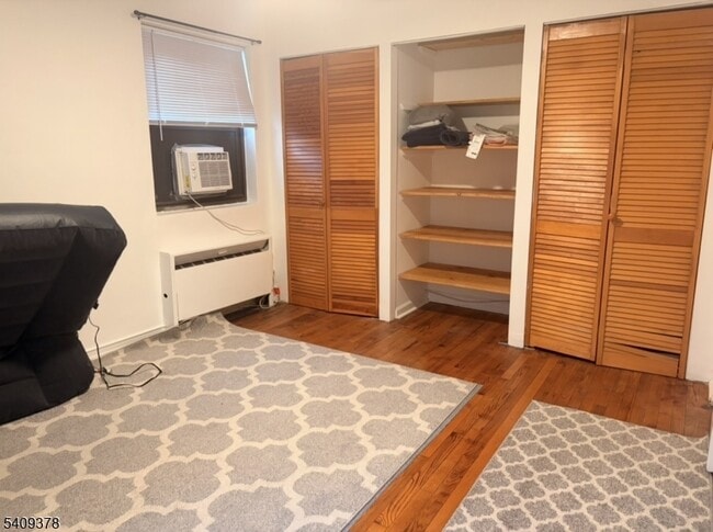 Building Photo - 3021 Edwin Ave