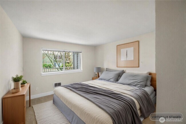 Building Photo - Beautifully updated 1 bedroom next to Bitt...