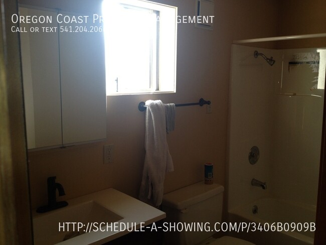 Building Photo - 4262 Siletz Hwy