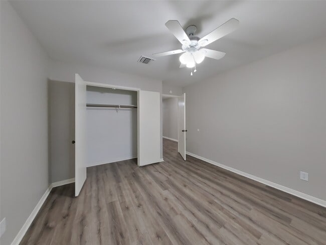 Building Photo - 5523 Foresthaven Dr