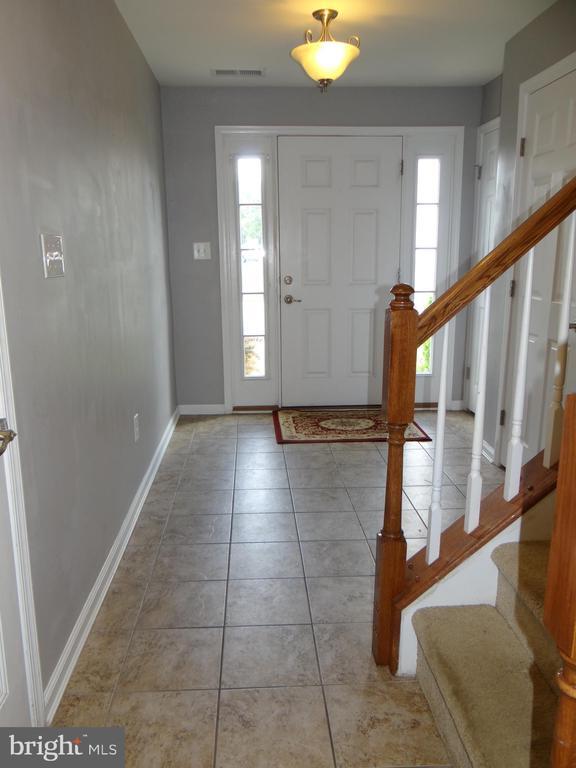 Building Photo - 400 Larose Dr