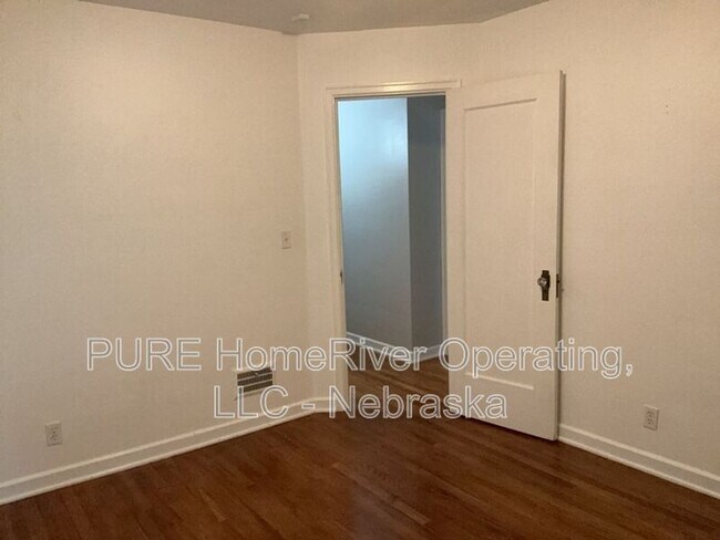 Building Photo - 1302 S 51st Ave