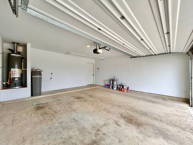 Building Photo - Beautiful 4/BR 2/BA Contemporary Home with Patio, Garage & Laundry Room