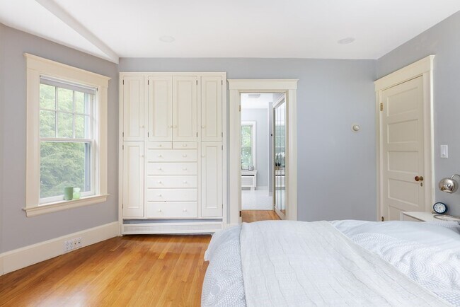 Building Photo - 17 Willow St