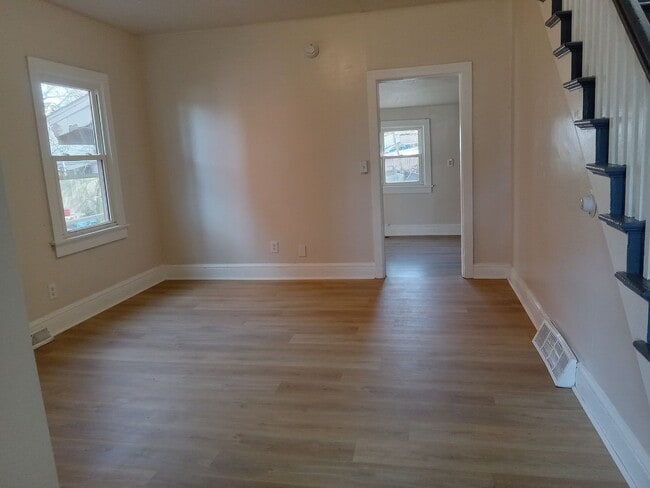 Primary Photo - 133-135 Bank st