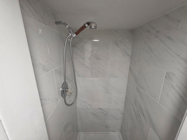 Building Photo - 86 Keer Ave