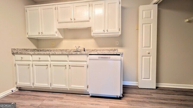 Building Photo - 2235 Old Hamilton Pl