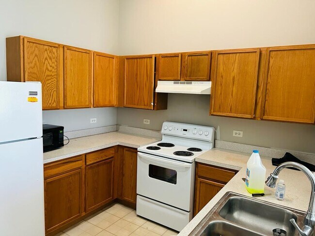 Building Photo - 1131 Silverstone Dr