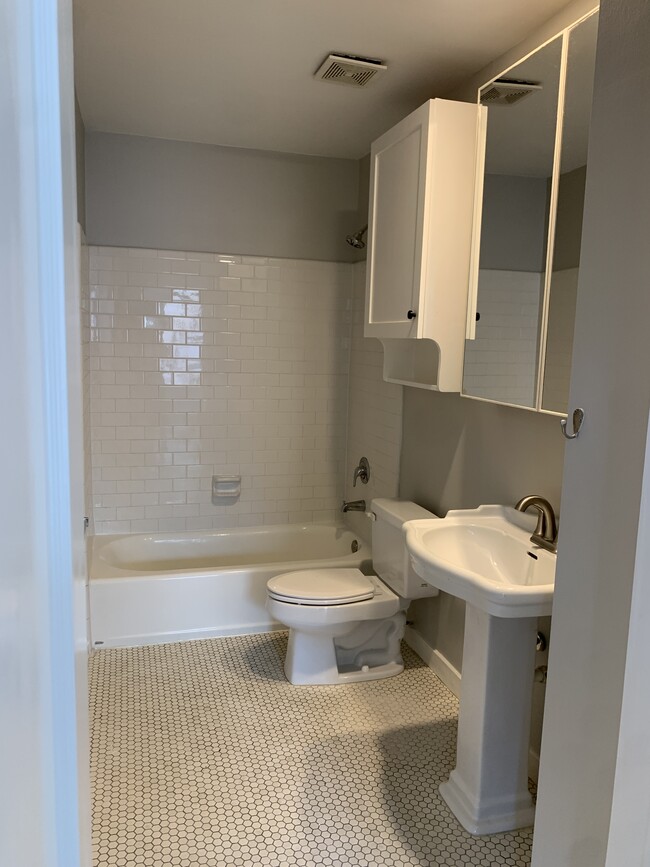 En suite - 2304 Southgate Blvd