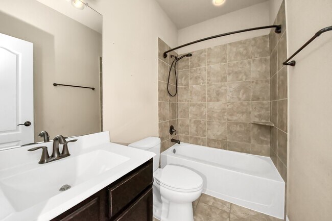 Building Photo - 7610 Willow School Dr