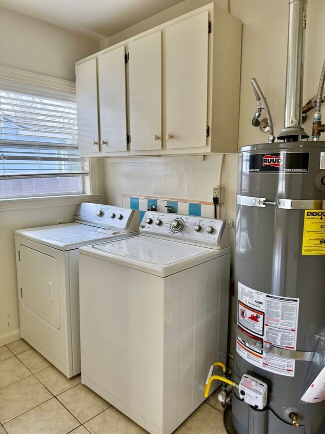 Building Photo - JSTREET5712-5716