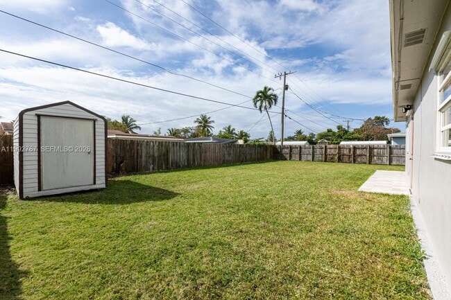 Building Photo - 9750 Jamaica Dr