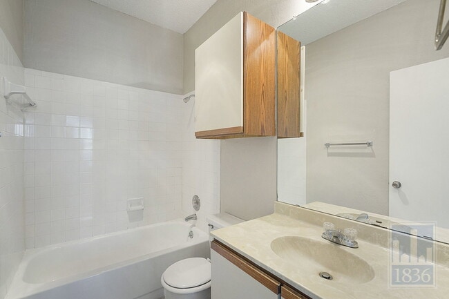 Building Photo - 2804 Rio Grande St