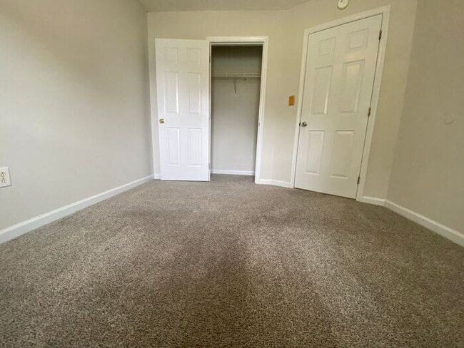 Building Photo - 3 Bedroom/3 Bath Ranch Close to Fort Liberty