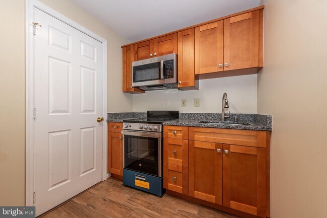 Building Photo - 17 Peach Leaf Ct