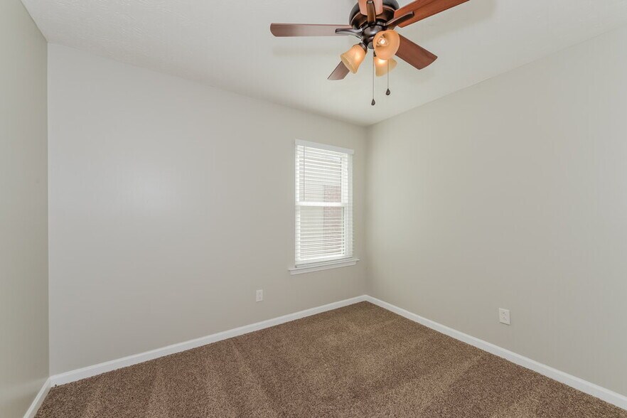 Building Photo - 2809 Windcrest Tr