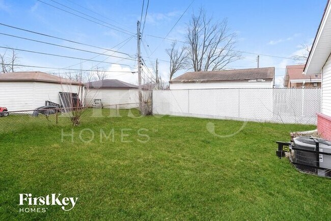 Building Photo - 1237 Balmoral Ave