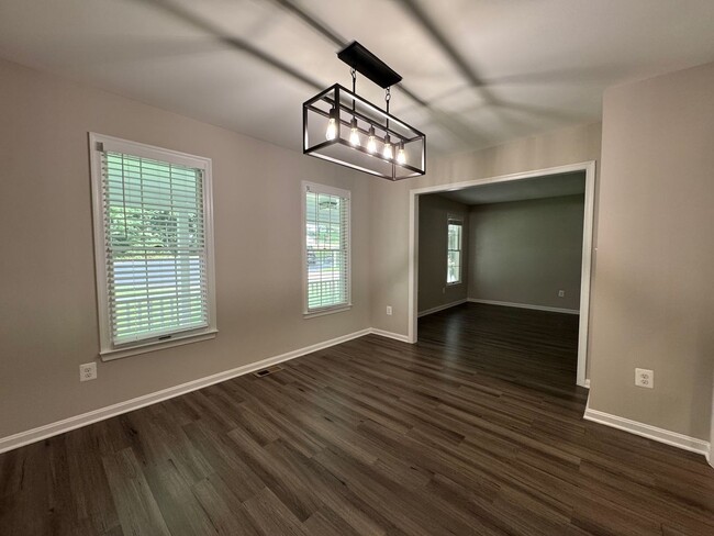 Building Photo - Stunning 4 Bed 3.5 Bath Home With Deck And...