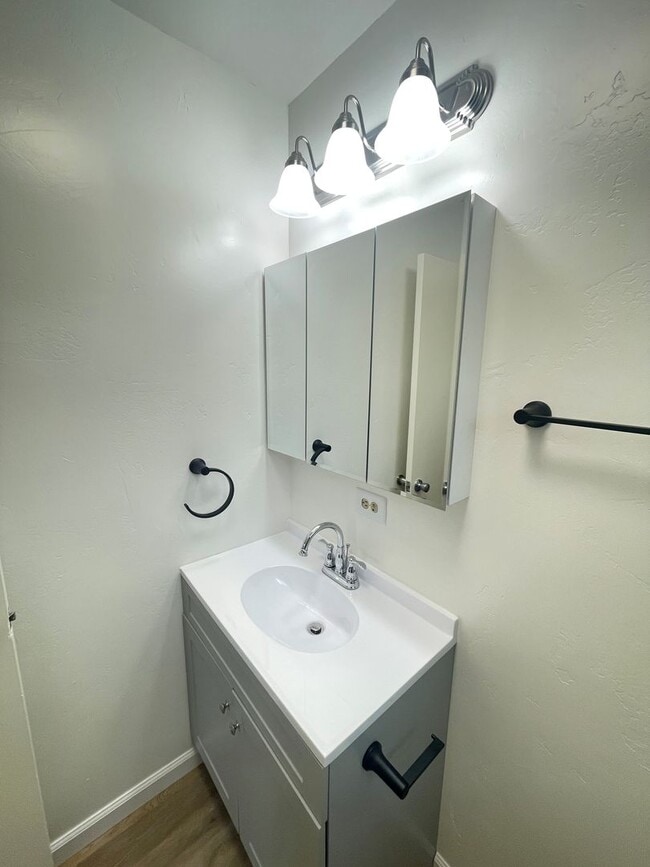 Building Photo - Charming Detached Studio Home in McKinleyville