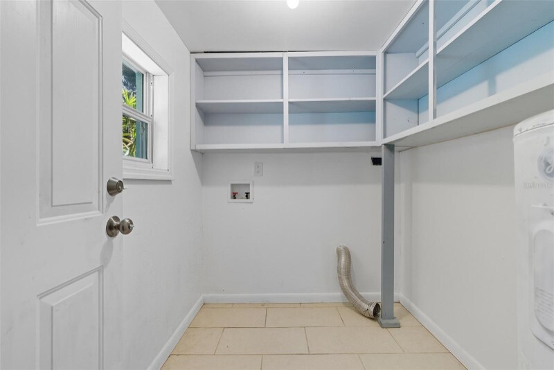 Building Photo - 7101 N Howard Ave